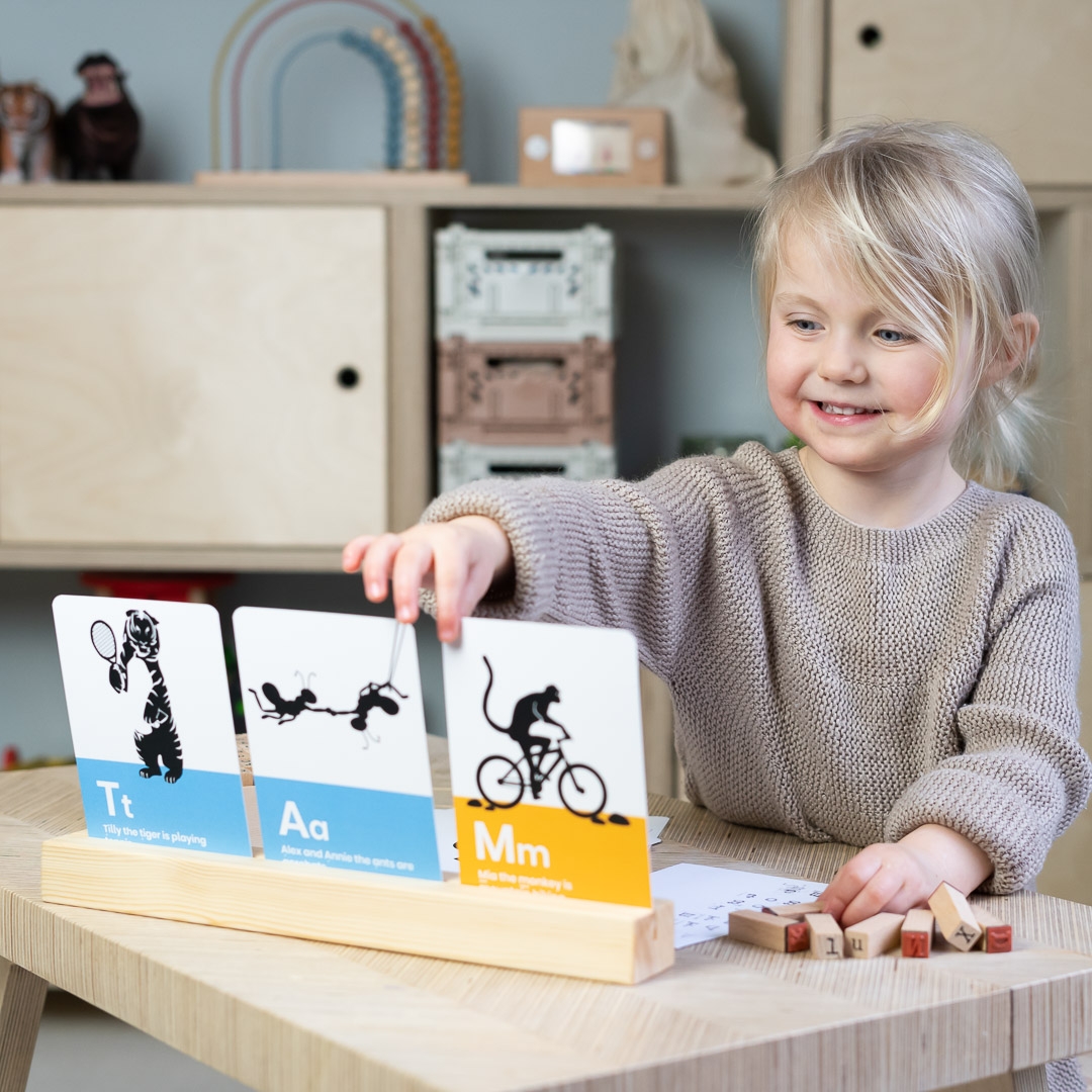 How To Use Phonics Flashcards Happy Little Doers
